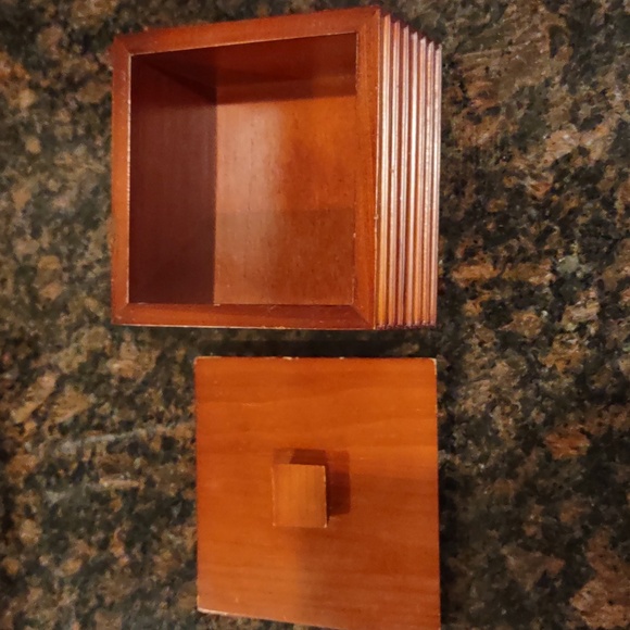 Cherry wood storage box - Picture 2 of 10